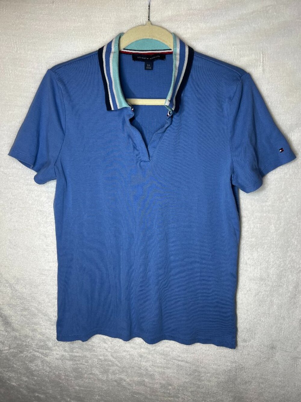 Tomy Hilfiger v neck womens polo w/stripped collar sz L
